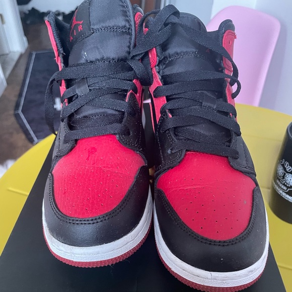 Jordan 1 mid sz 6 (38.5) - Picture 2 of 5